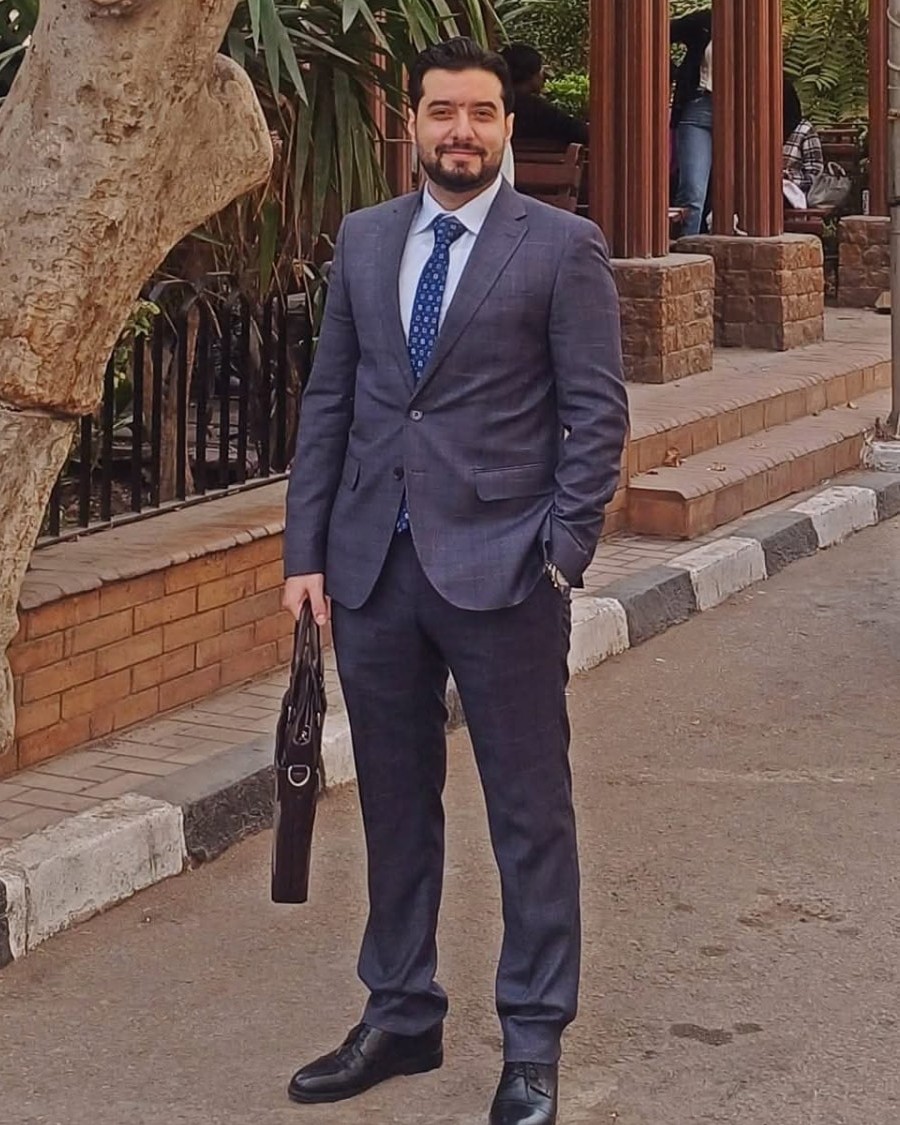 صورة المحاضر أحمد شاهين